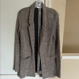 Astr Women's Black and White Open Front Cardigan. Size Medium